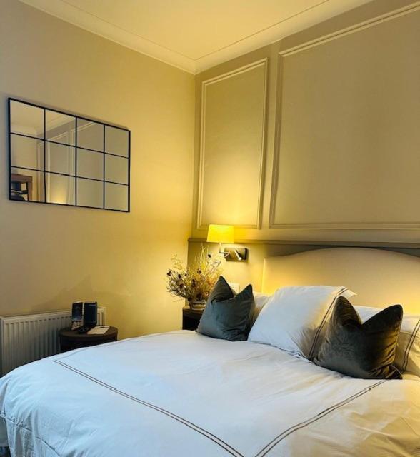 The Lansdowne Kenmare Hotel Bagian luar foto