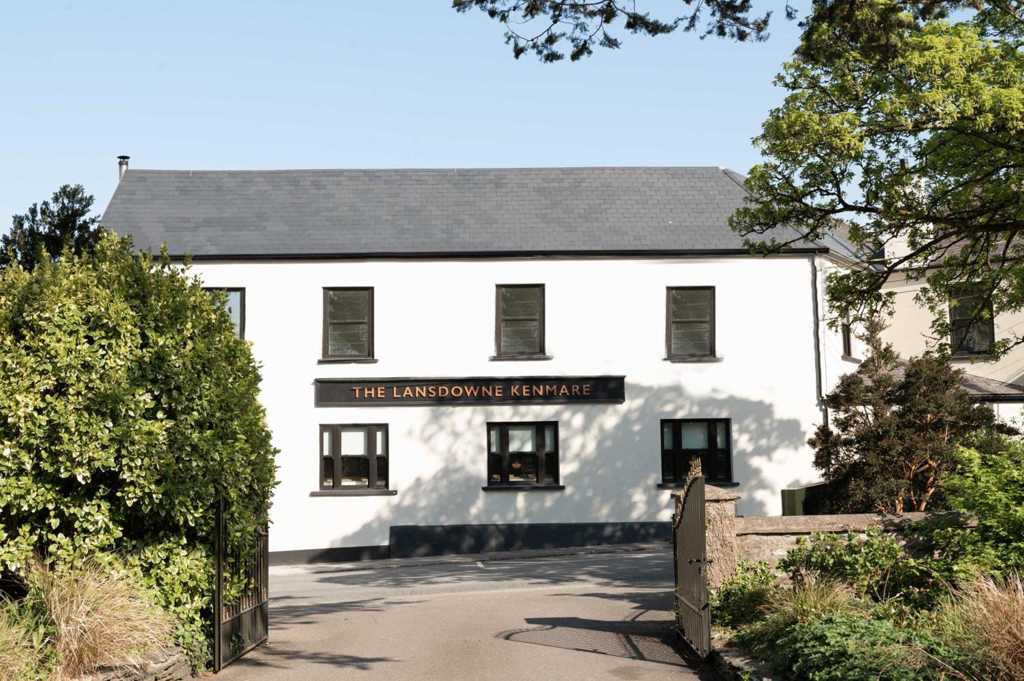 The Lansdowne Kenmare Hotel Bagian luar foto